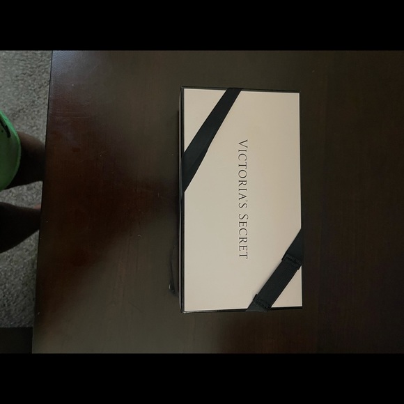 Assortments new VS and PINK TOTES - Picture 2 of 15